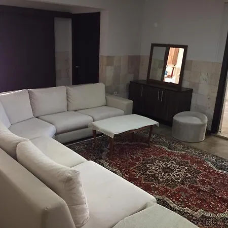 Beautiful 4 Bed Duplex In Small Private Community In Centre Side