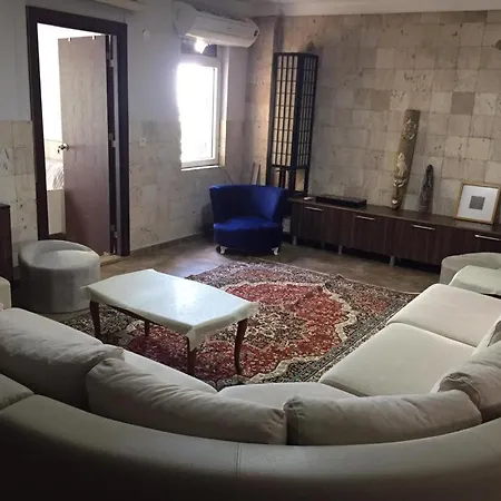Beautiful 4 Bed Duplex In Small Private Community In Centre * Side