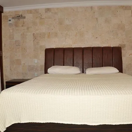 Beautiful 4 Bed Duplex In Small Private Community In Centre