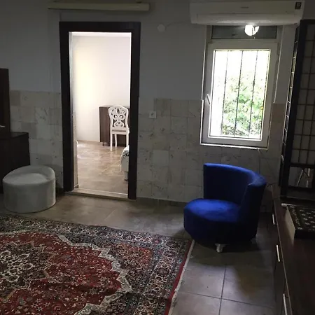Beautiful 4 Bed Duplex In Small Private Community In Centre * Side