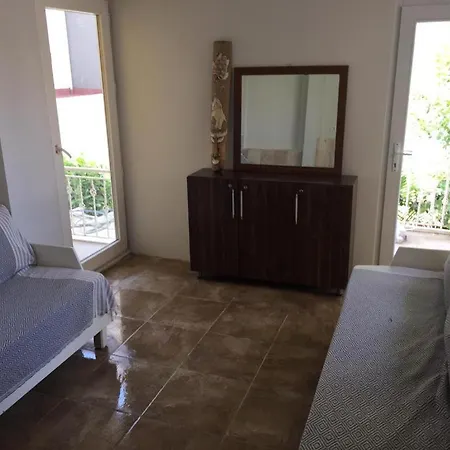 Beautiful 4 Bed Duplex In Small Private Community In Centre Apartman